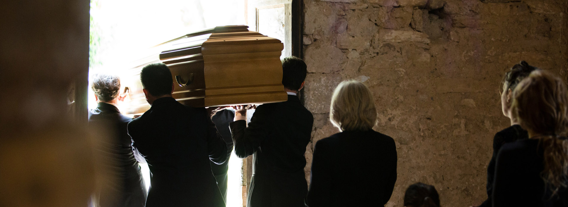 Unternehmen & Ratgeber rund um das Thema Bestattung & Todesfall