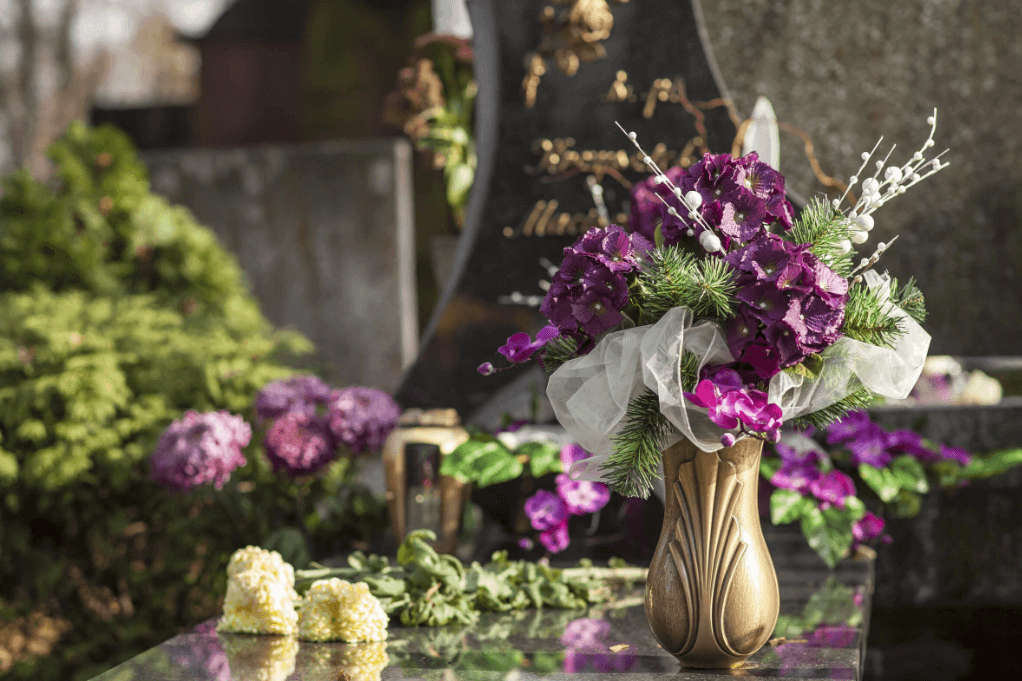 Trauerstrauß als Grabschmuck