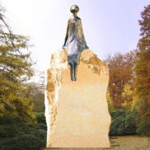 CLAIRE FELSENGRABSTEIN MIT BRONZE