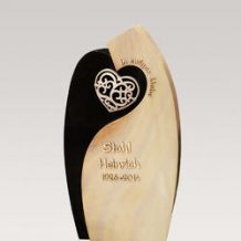 COURTINA GRABSTEIN MIT BRONZE HERZ