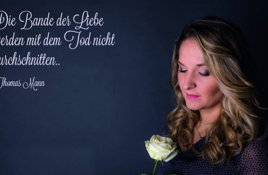 Carolin Rohrbach – Sängerin Lila (Trauermusik & Trauergesang) Carolin Rohrbach – Sängerin Lila (Trauermusik & Trauergesang)