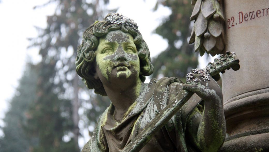 Trauerrednerin Anneli Klostermeier-Fehr in Berlin (Wittenau) Trauerrednerin Anneli Klostermeier-Fehr in Berlin (Wittenau)