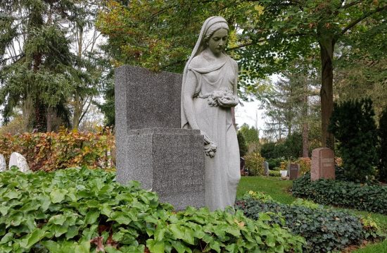 Der Friedhof Lehmbacher Weg in Köln-Brück Der Friedhof Lehmbacher Weg in Köln-Brück