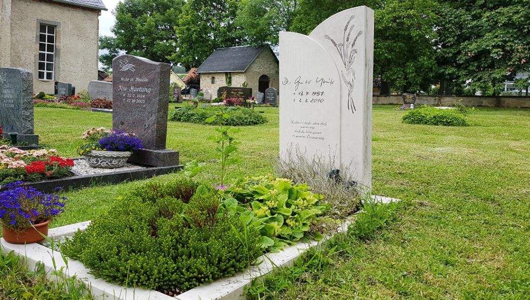 Der Ev. Dorfkirchhof Karow und Friedhof Karow III in Berlin-Karow