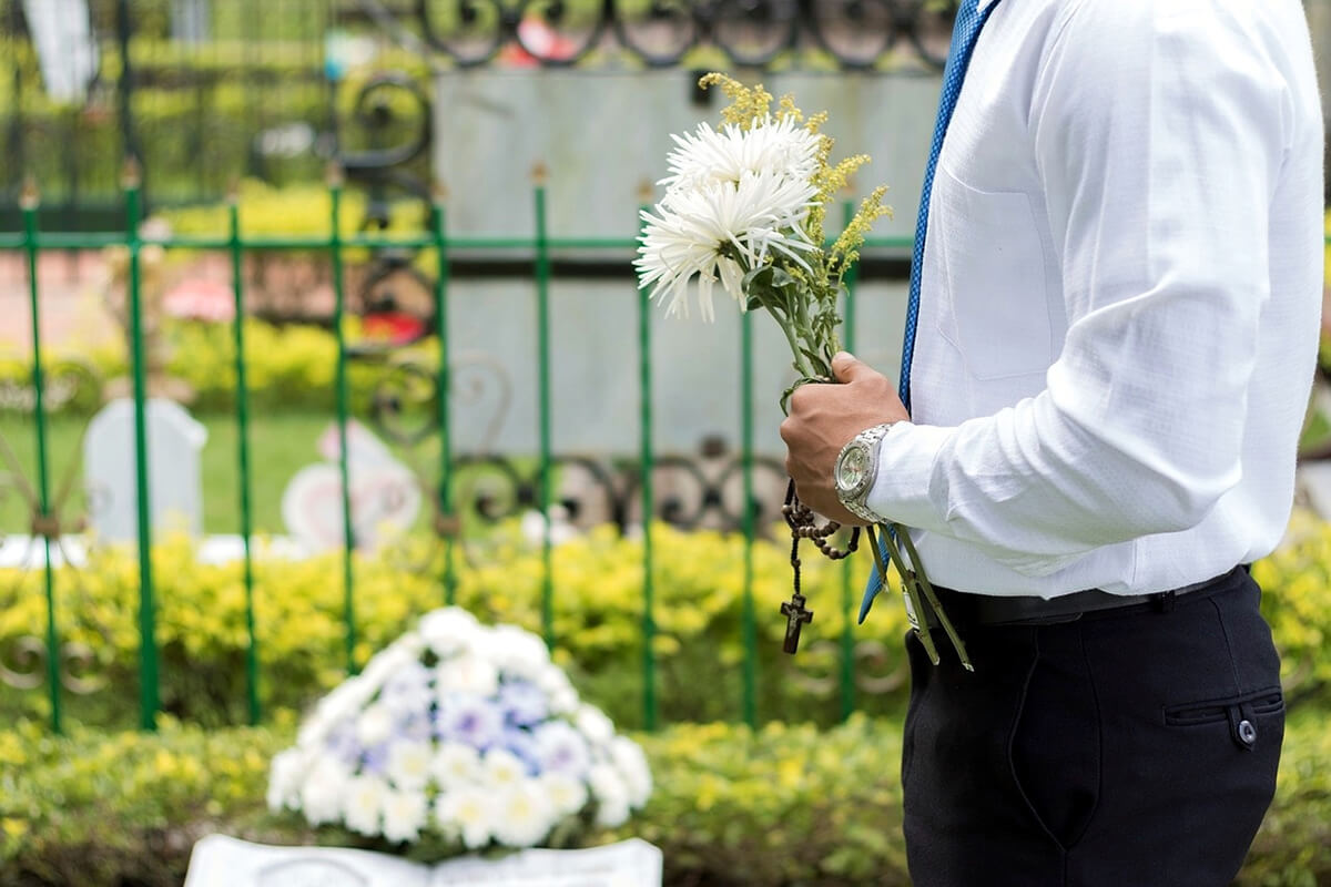 Trauerrede für Freunde oder die Familie bei der Beisetzung halten