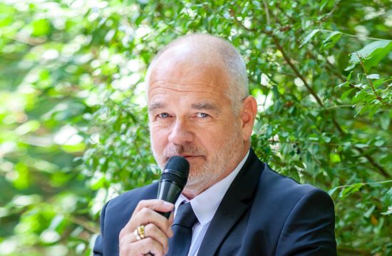 Trauerredner im Raum Forchheim Eric Damster Trauerredner im Raum Forchheim Eric Damster
